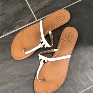 Tory Burch white leather t-strap flip flops size 9